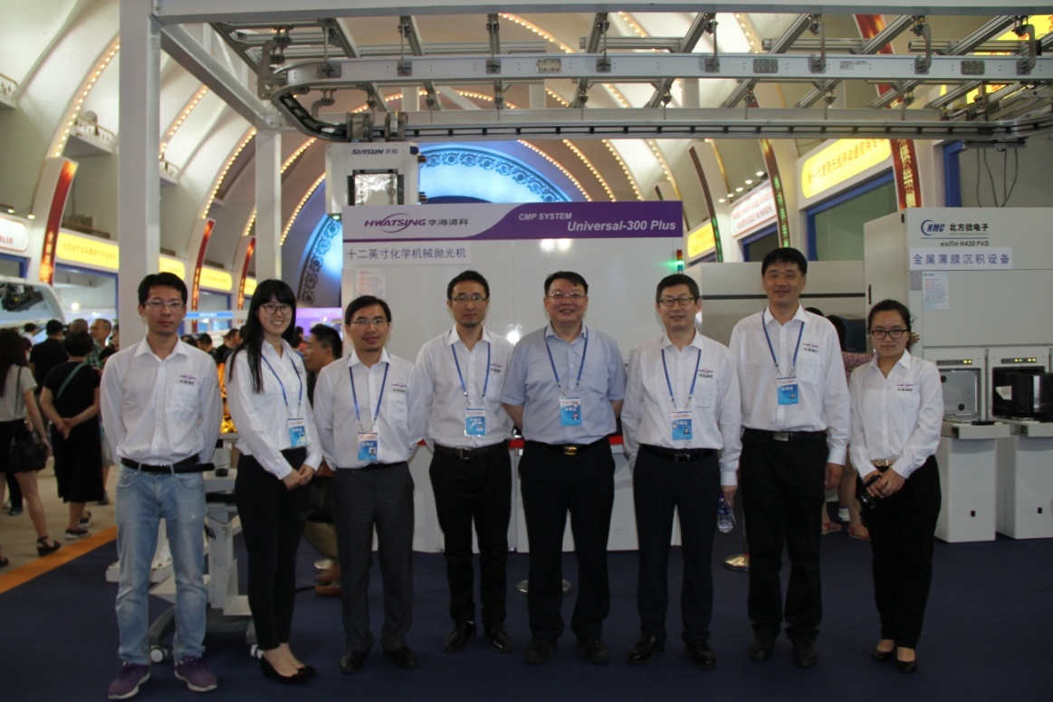 团队部分成员与叶甜春总师合影留念